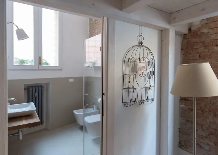 New Loft In The Heart Of بولونيا