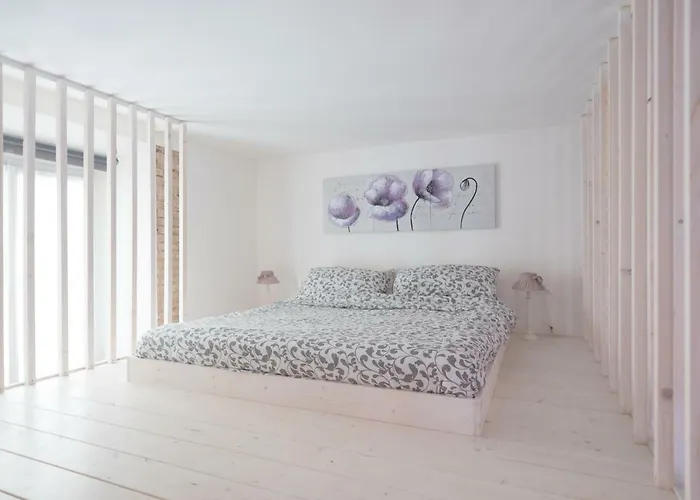 New Loft In The Heart Of بولونيا