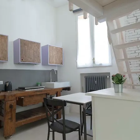 New Loft In The Heart Of דירה בולוניה